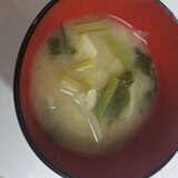 小松菜とたまねぎの味噌汁